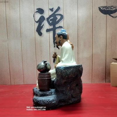 TƯỢNG THẦN TRÀ LỤC VŨ VÀ TIỂU ĐỒNG